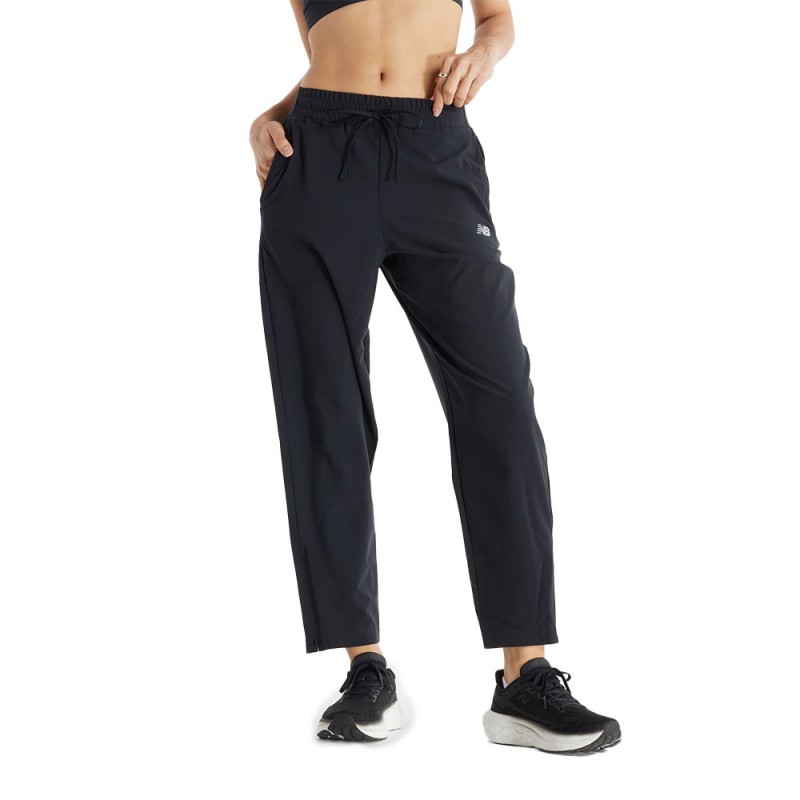 New Balance Pantalone Sport Essentials Performance Woven Nero Donna
